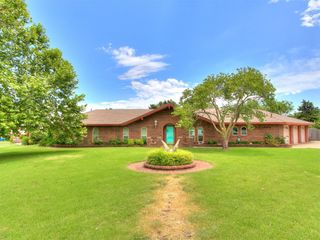 100 S Hickory Lane, Moore, OK 73160