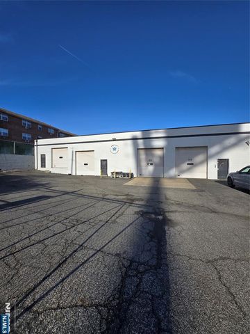 200 Elleen Terrace, Hackensack, NJ 07601