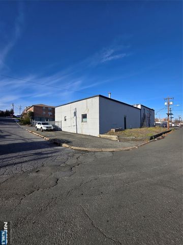 200 Elleen Terrace, Hackensack, NJ 07601