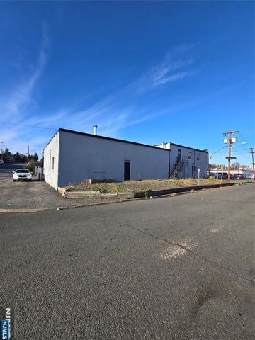 200 Elleen Terrace, Hackensack, NJ 07601