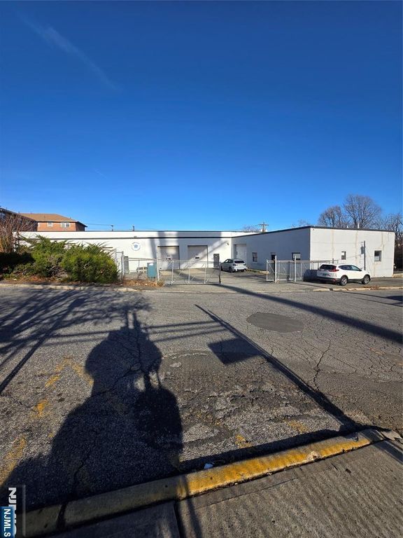 200 Elleen Terrace, Hackensack, NJ 07601