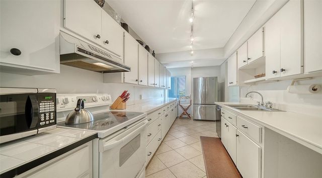 19 WHISPERING SANDS DRIVE 204, Sarasota, FL 34242