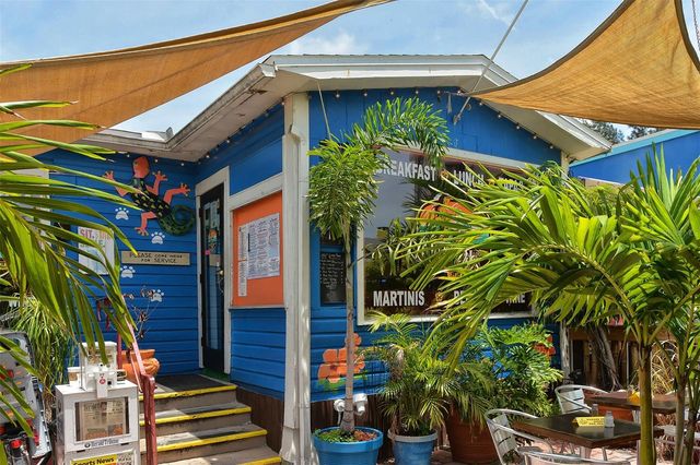 19 WHISPERING SANDS DRIVE 204, Sarasota, FL 34242