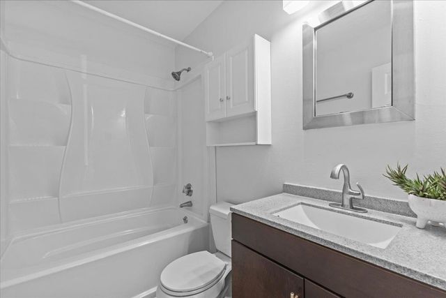 78 Sandhill Rd Apt 7, Essex, VT 05452