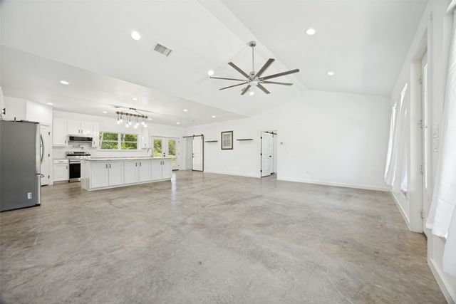 822 Private Road 7370, Point, TX 75472