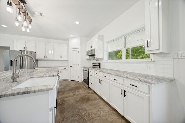 822 Private Road 7370, Point, TX 75472
