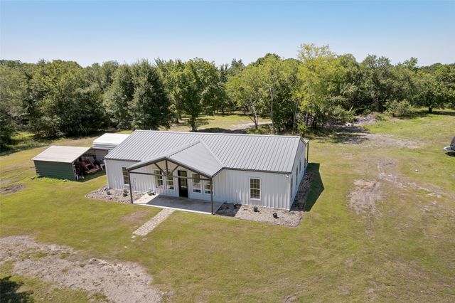 822 Private Road 7370, Point, TX 75472