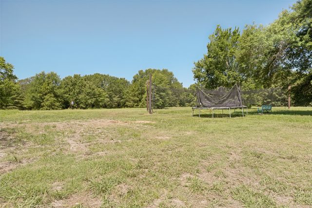 822 Private Road 7370, Point, TX 75472