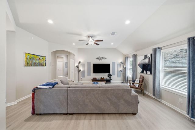10147 Bayou Oaks Drive, Conroe, TX 77385