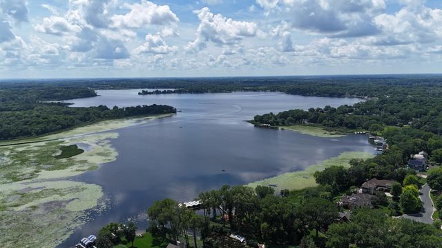 2940 Washta Bay Road, Chanhassen, MN 55331
