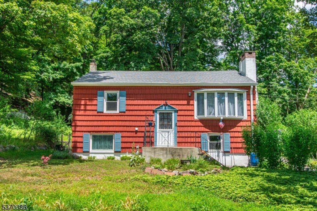 34 Ricker Rd, Kinnelon Boro, NJ 07405