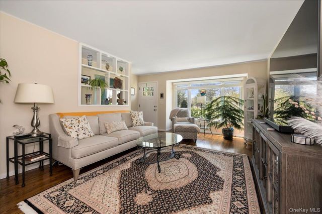 8 Bass Court, Huntington, NY 11743