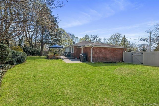 8 Bass Court, Huntington, NY 11743