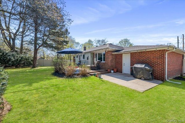 8 Bass Court, Huntington, NY 11743
