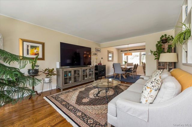 8 Bass Court, Huntington, NY 11743
