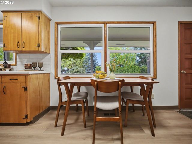 1737 Ne 144TH Ave, Portland, OR 97230