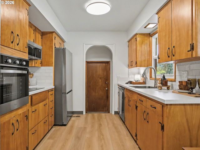 1737 Ne 144TH Ave, Portland, OR 97230