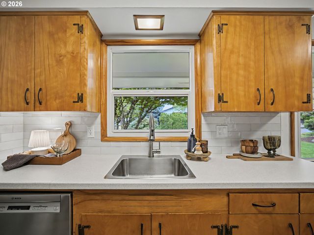 1737 Ne 144TH Ave, Portland, OR 97230