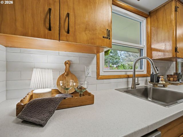 1737 Ne 144TH Ave, Portland, OR 97230