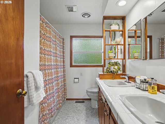 1737 Ne 144TH Ave, Portland, OR 97230