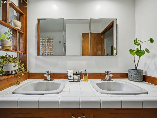 1737 Ne 144TH Ave, Portland, OR 97230