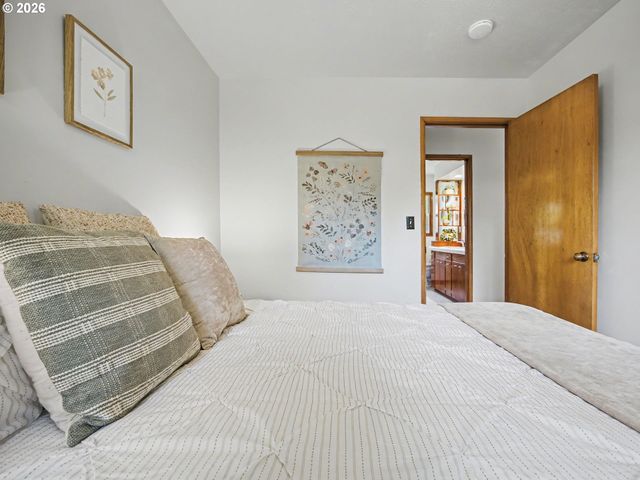 1737 Ne 144TH Ave, Portland, OR 97230