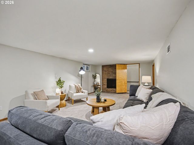 1737 Ne 144TH Ave, Portland, OR 97230