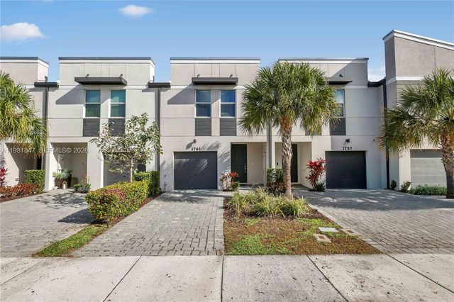 1761 Lindley St, Mangonia Park, FL 33407