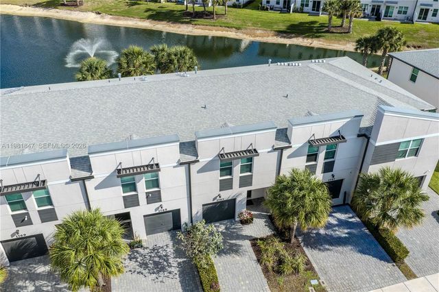 1761 Lindley St, Mangonia Park, FL 33407