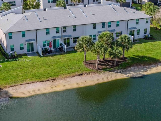 1761 Lindley St, Mangonia Park, FL 33407