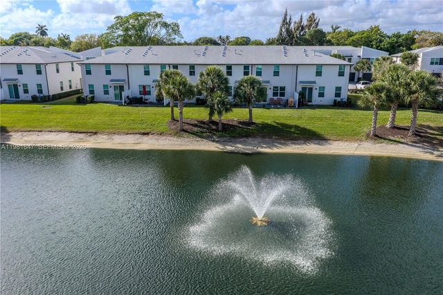 1761 Lindley St, Mangonia Park, FL 33407