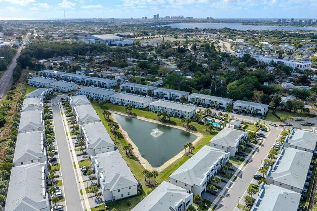 1761 Lindley St, Mangonia Park, FL 33407