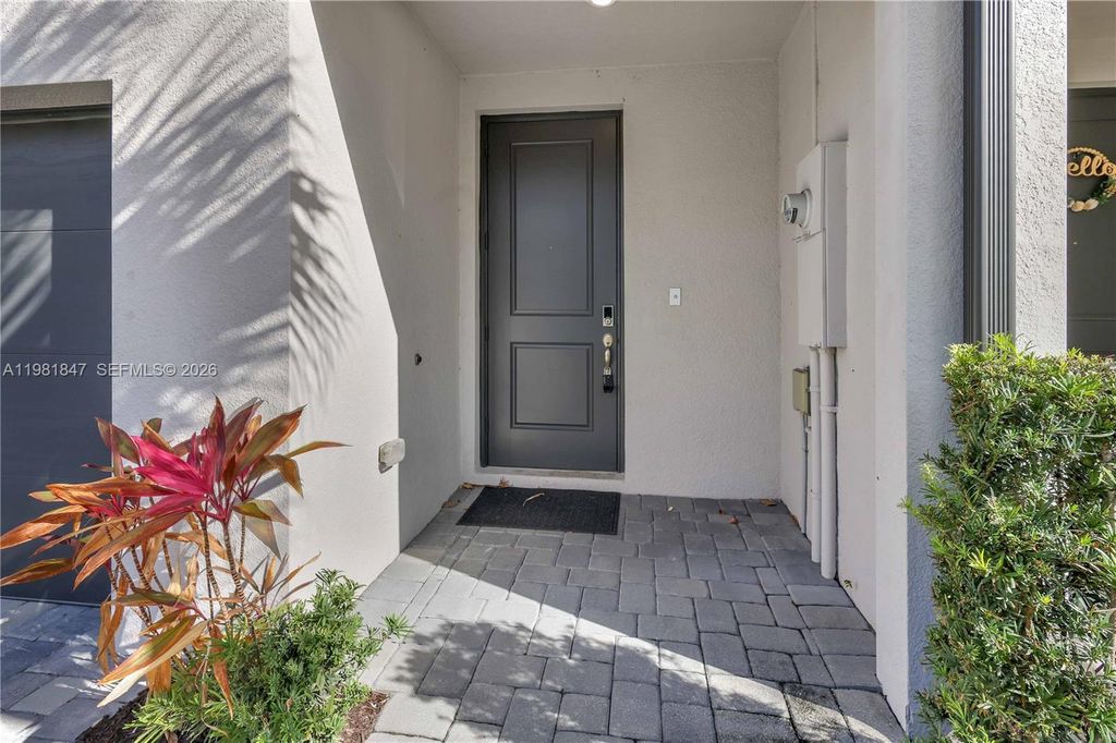 Image 2 of property listing at 1761 Lindley St, Mangonia Park, FL 33407