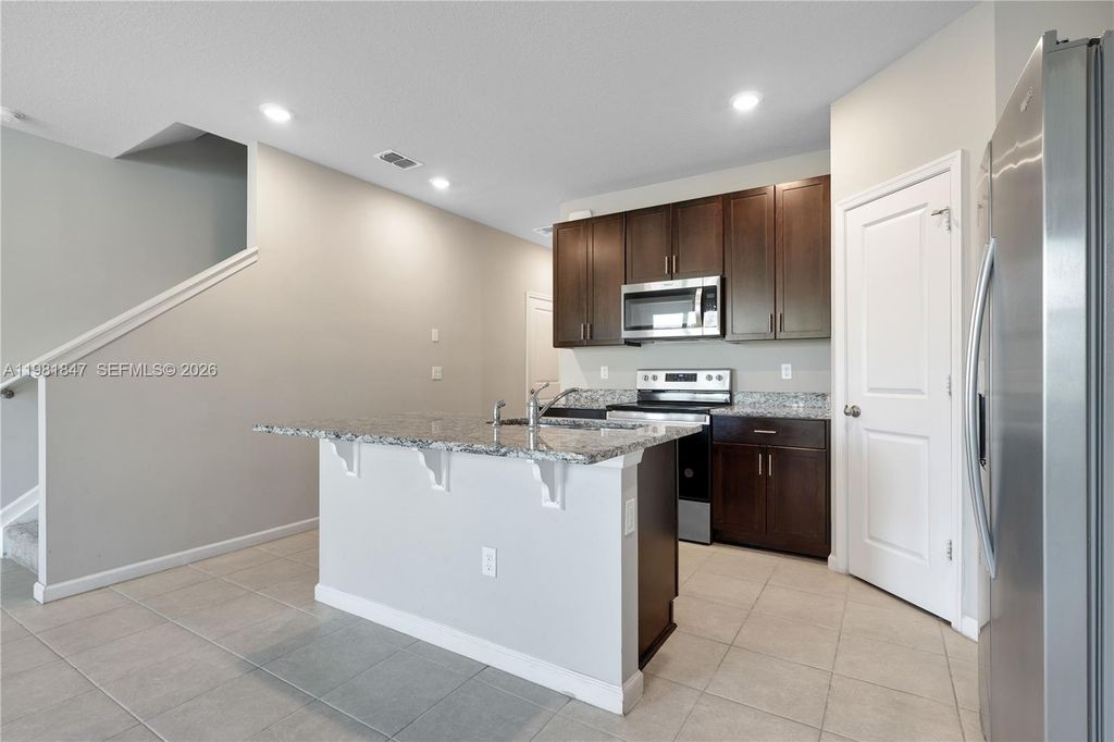 Image 8 of property listing at 1761 Lindley St, Mangonia Park, FL 33407