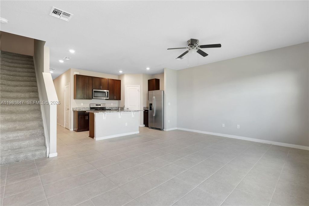 Image 9 of property listing at 1761 Lindley St, Mangonia Park, FL 33407