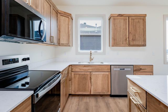 1609 5th Avenue NE, Dilworth, MN 56529