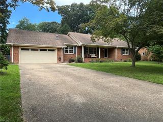 805 Winthrope DR, Virginia Beach, VA 23452