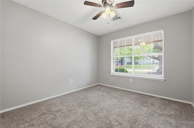 3168 W Shale Street, Fayetteville, AR 72704