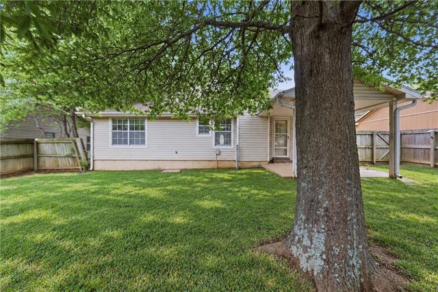 3168 W Shale Street, Fayetteville, AR 72704
