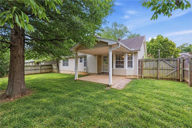 3168 W Shale Street, Fayetteville, AR 72704