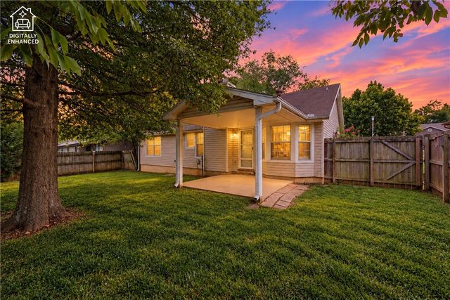 3168 W Shale Street, Fayetteville, AR 72704