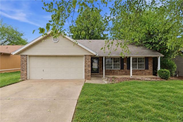 3168 W Shale Street, Fayetteville, AR 72704