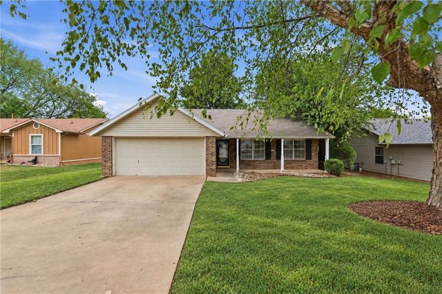 3168 W Shale Street, Fayetteville, AR 72704