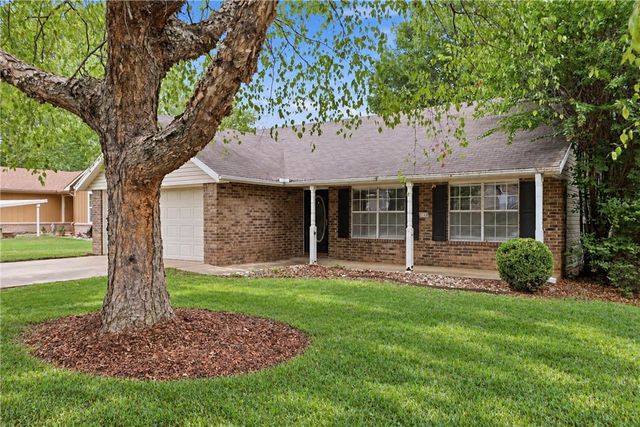 3168 W Shale Street, Fayetteville, AR 72704