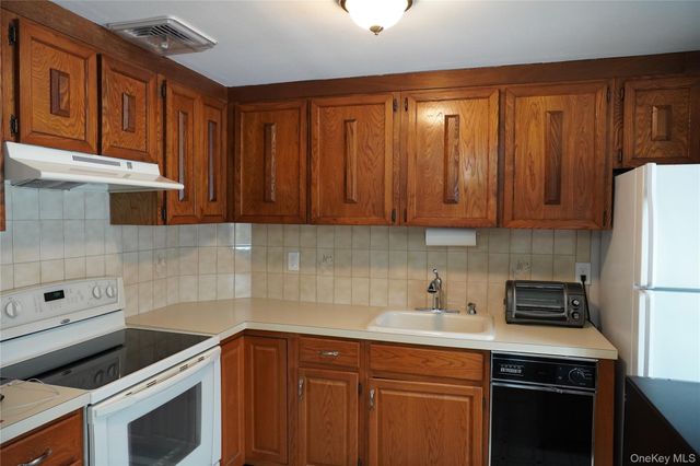 69 Meyer Lane, Medford, NY 11763