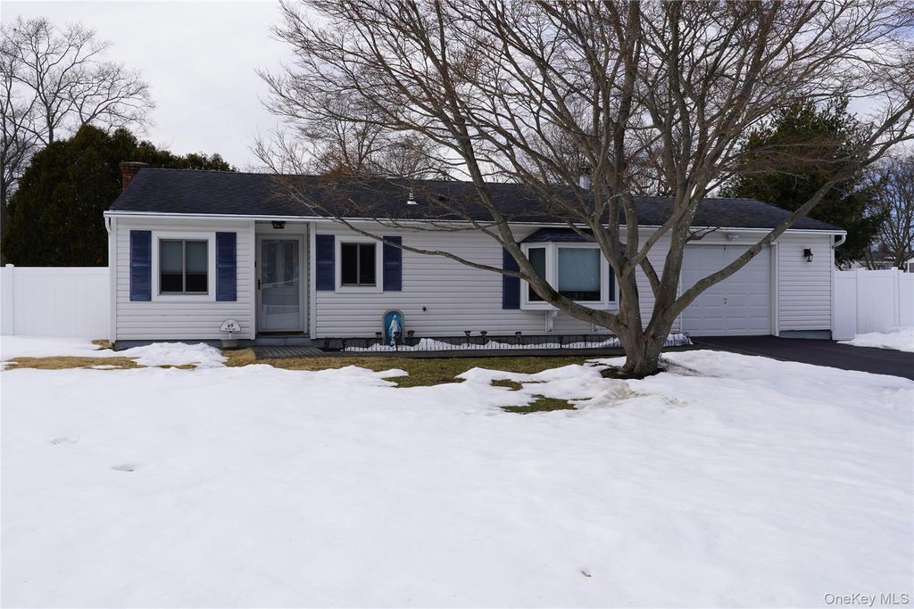 69 Meyer Lane, Medford, NY 11763