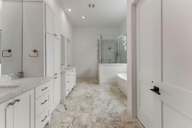 82 Simon Lake Lane, The Woodlands, TX 77381