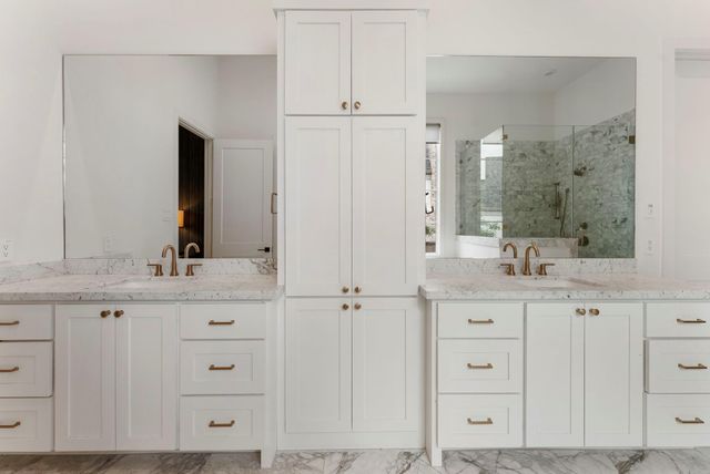 82 Simon Lake Lane, The Woodlands, TX 77381