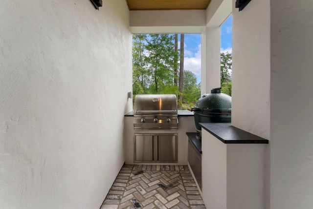 82 Simon Lake Lane, The Woodlands, TX 77381