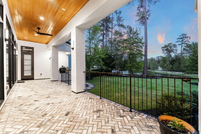 82 Simon Lake Lane, The Woodlands, TX 77381